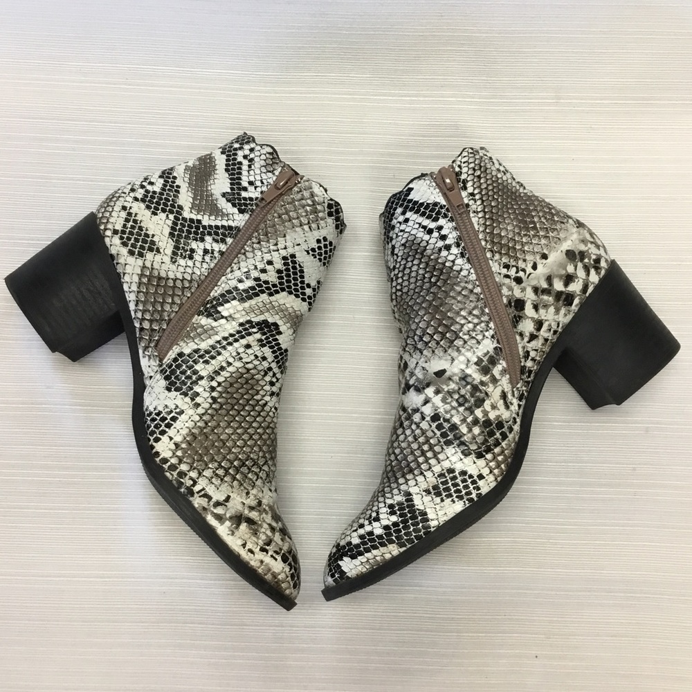 Qupid Striking Reptile Design Booties - Picture 7 of 8